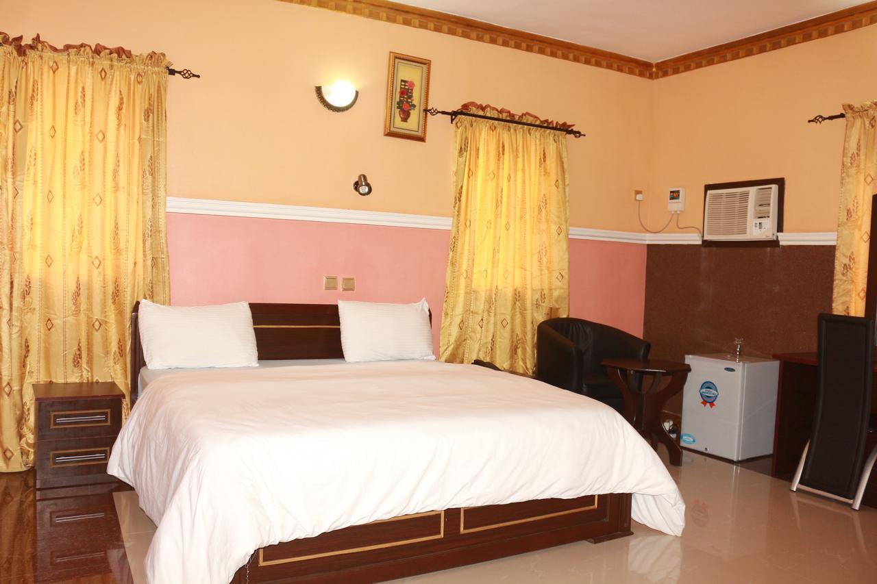 Cute Villa Hotel And Suites Uyo Exterior foto