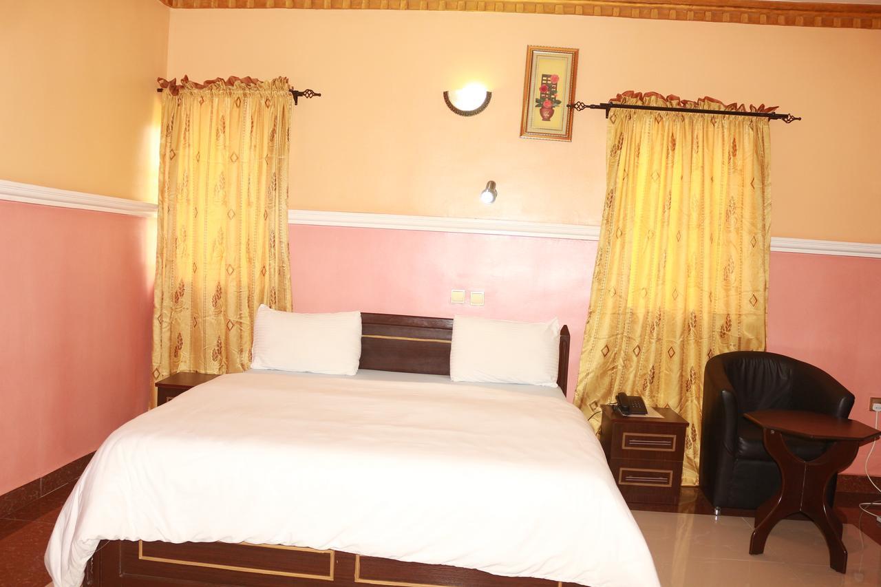 Cute Villa Hotel And Suites Uyo Exterior foto